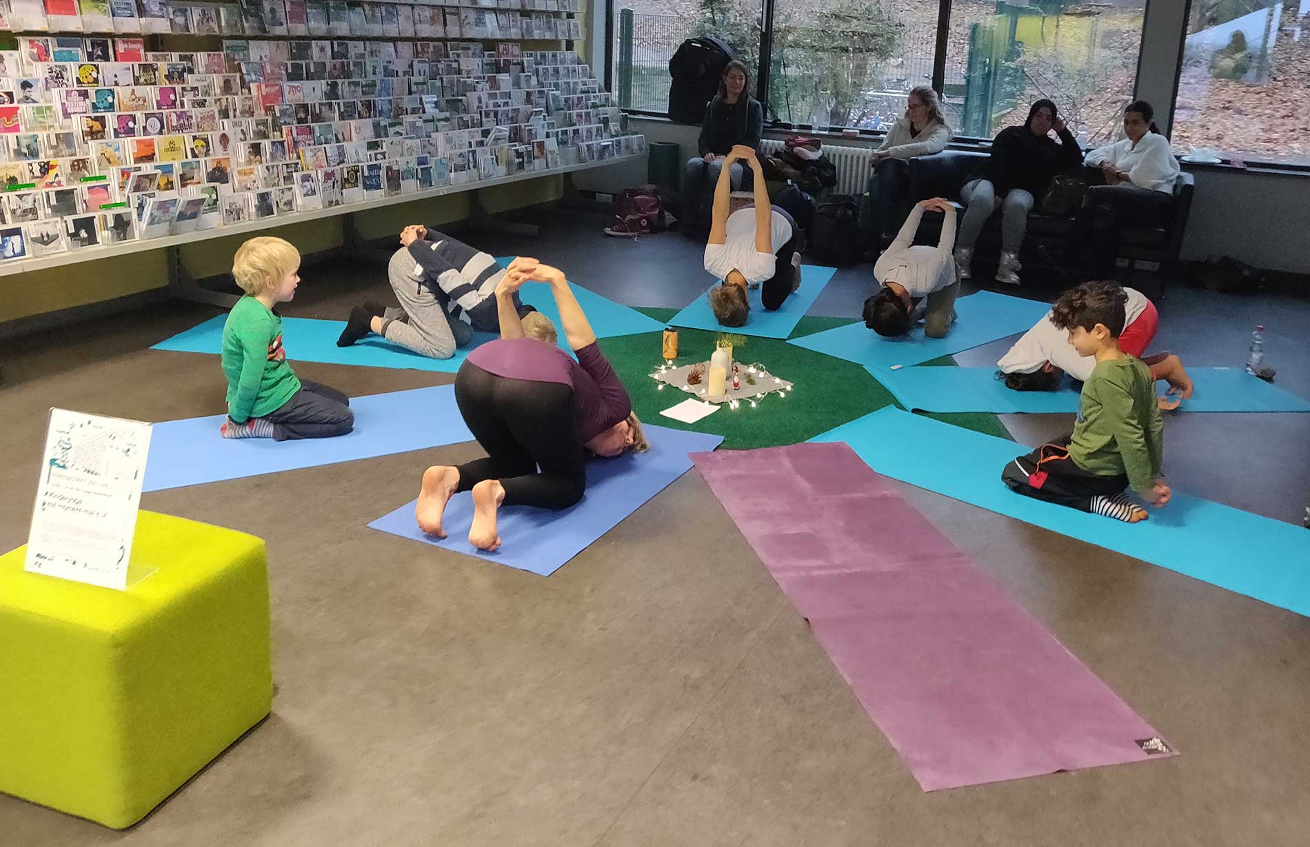 YOGISTAR Charity: PROJEKT moment.mal e.V.