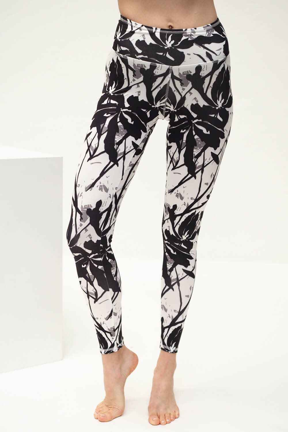 Yoga-Leggings Ganga 7/8 - flower black white - YOGISHOP