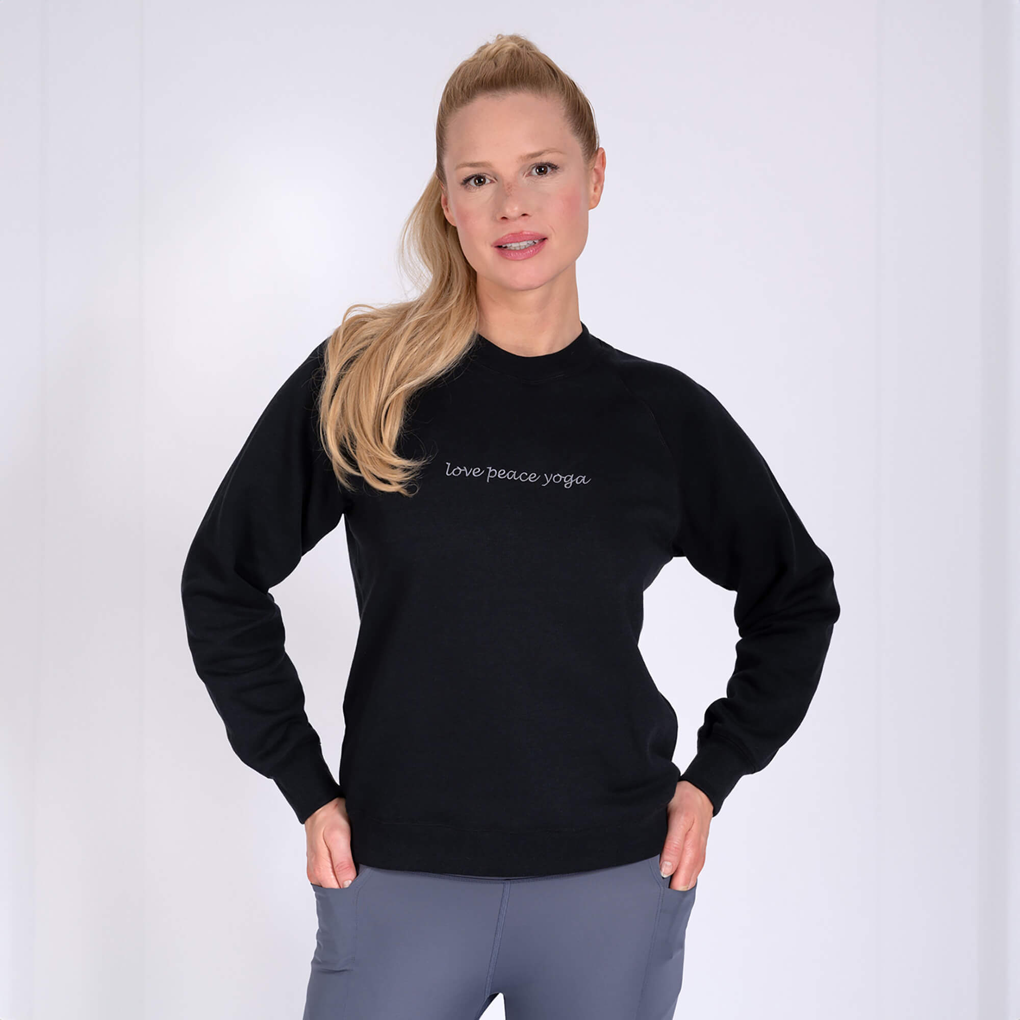 Sweater Bella - Black mit Love Peace Yoga - YOGISHOP