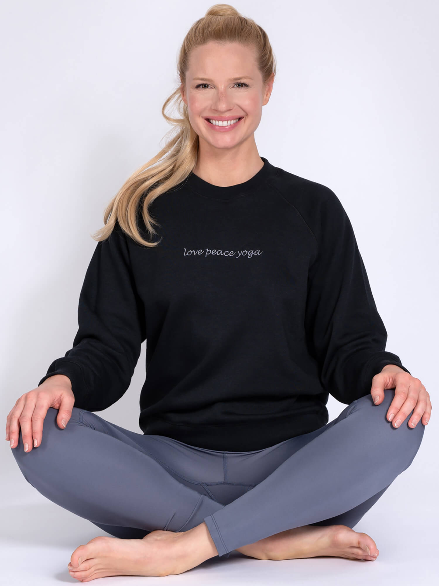 Sweater Bella - Black mit Love Peace Yoga - YOGISHOP