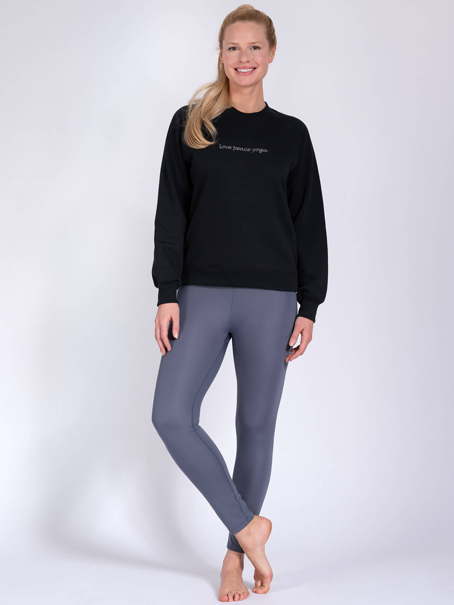 Sweater Bella - Black mit Love Peace Yoga - YOGISHOP