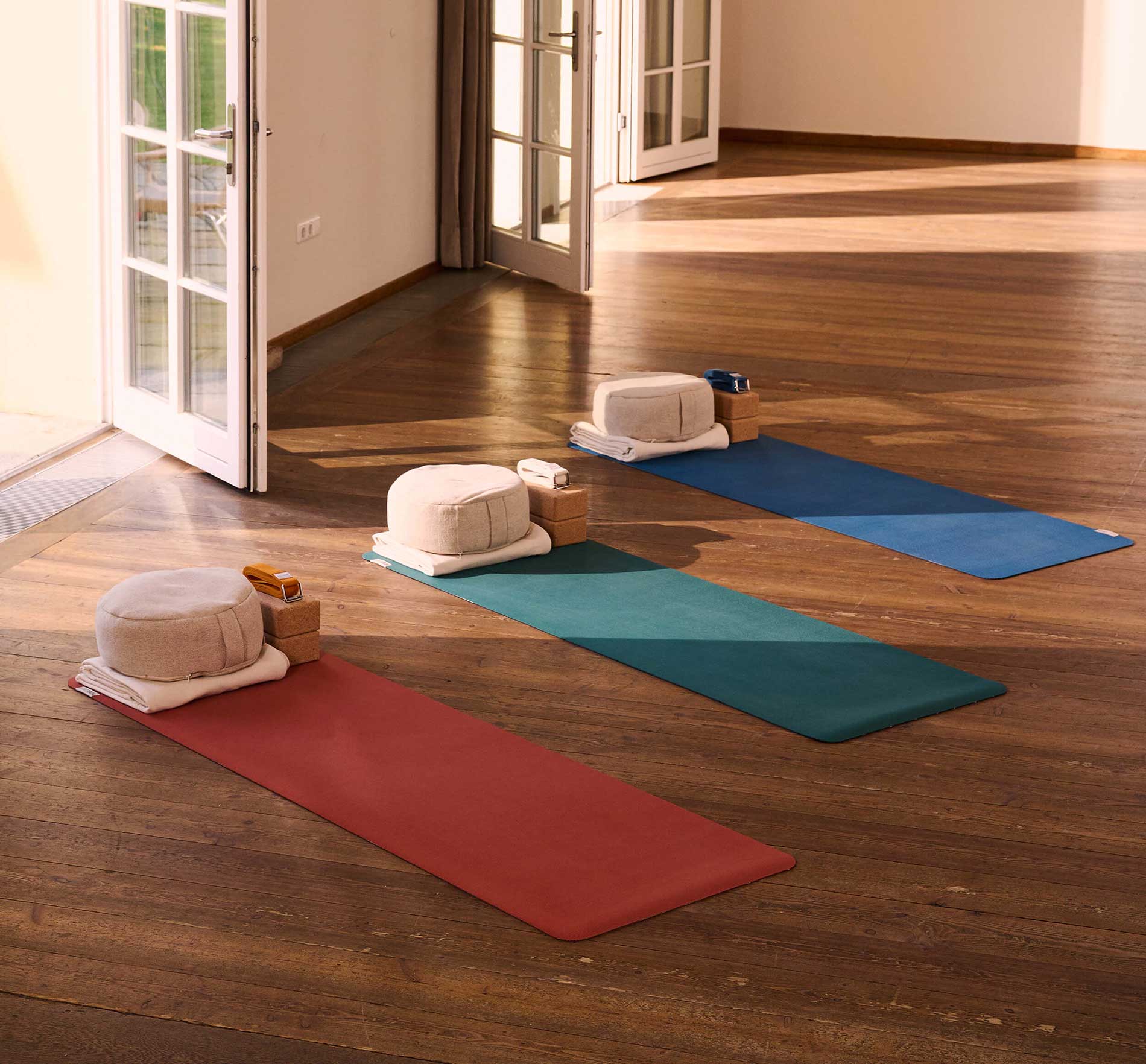 Ein vielfältiges Yoga Equipment ist deine Basis für die Asana-Praxis