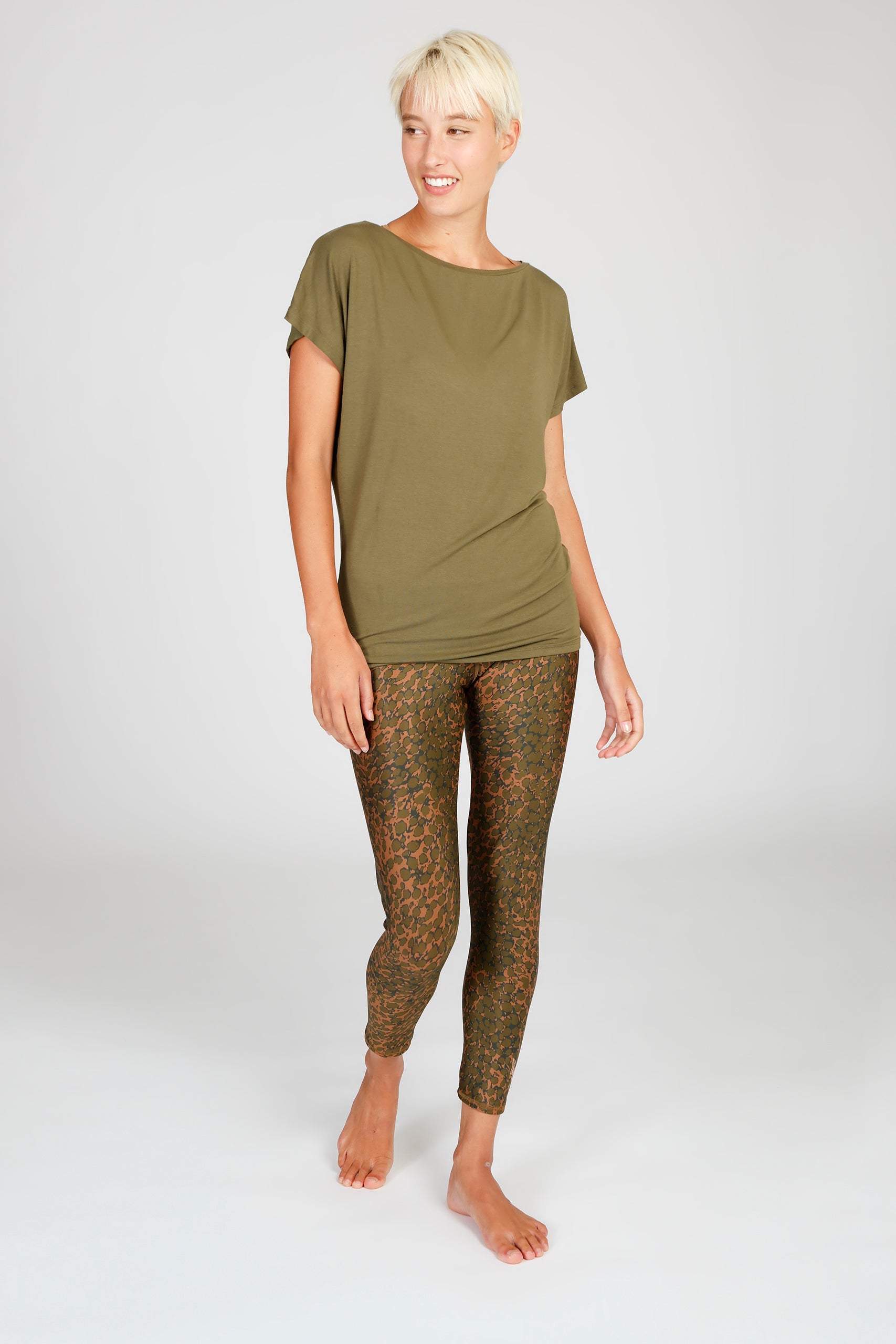 Cosy Tee - Olive basis - YOGISHOP