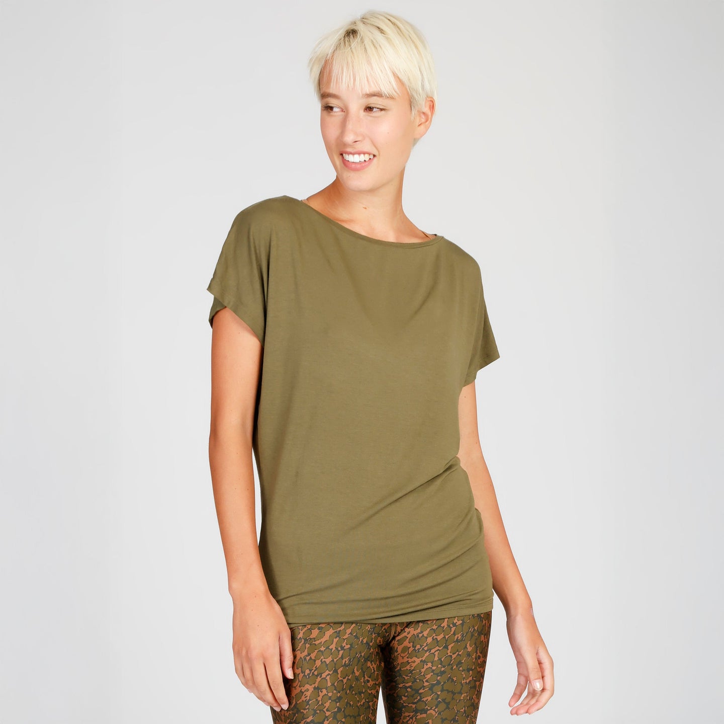 Cosy Tee - Olive basis - YOGISHOP