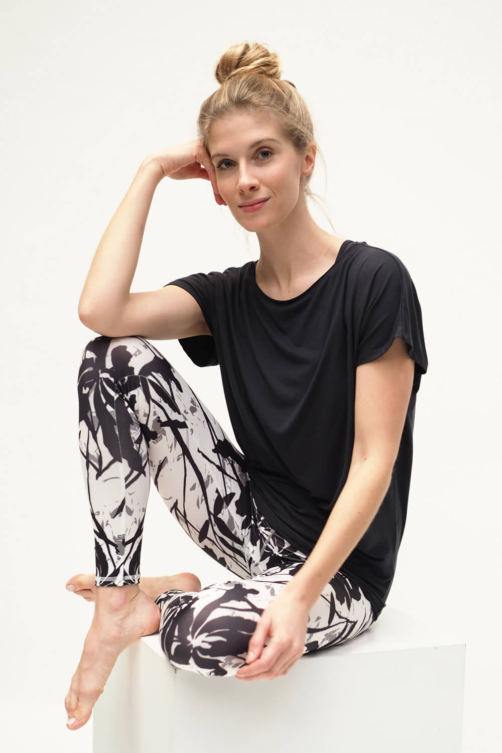 Yoga-Leggings Ganga 7/8 - flower black white - YOGISHOP