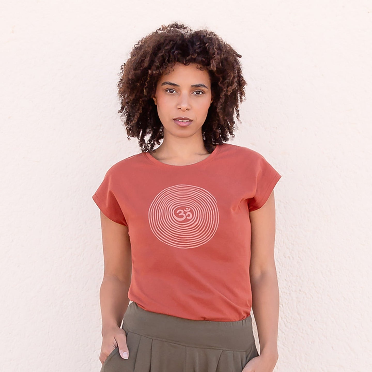 T-Shirt Om tencel - cinnamon