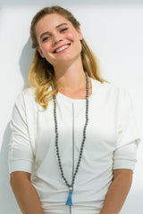 Mala-Kette "Vintage" - Holz Grau, Quaste Blau, Perle Silber - YOGISHOP